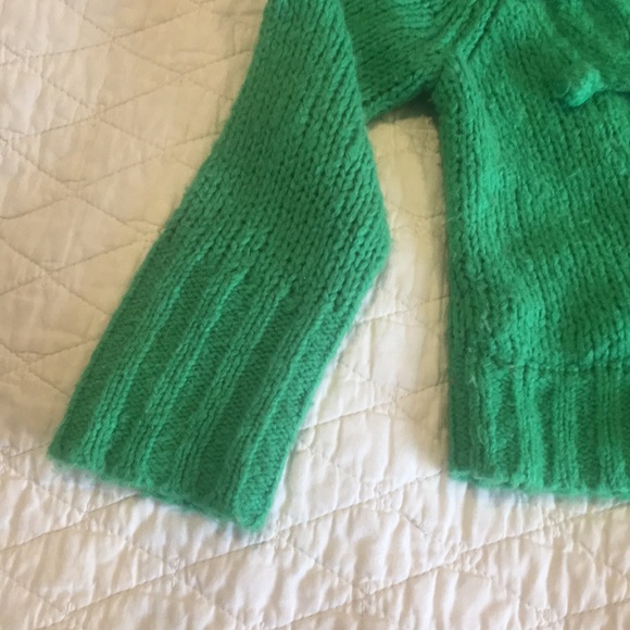 Small crop sweater in unique green color ! - Picture 3 of 8